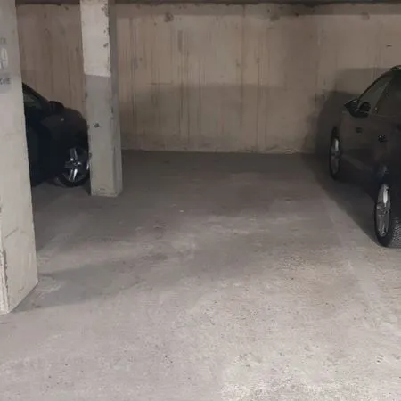 Place de parking en sous sol 