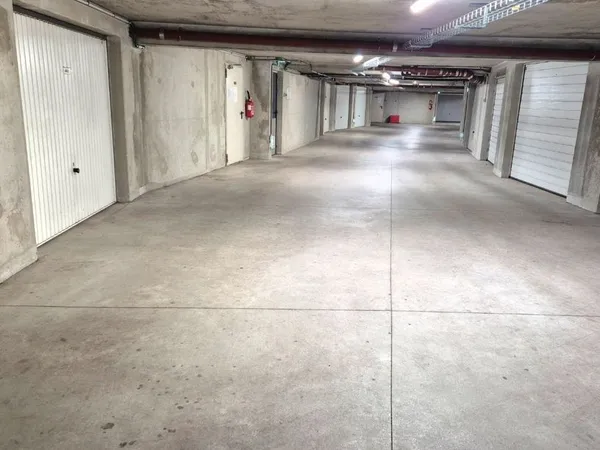 Grand garage box individuelle 17,4 m2 très sécurisé à Ostwald 