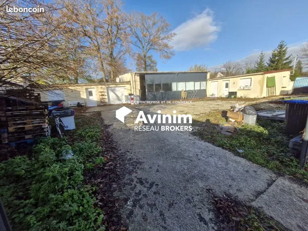 Local 310 m² Claye-Souilly 