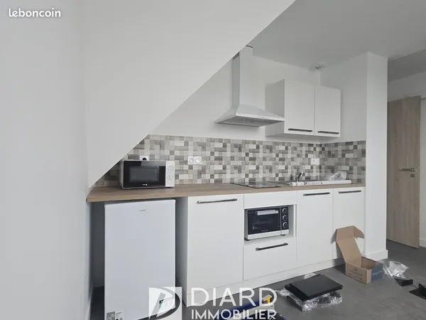 Studio 1 pièce 17 m² 