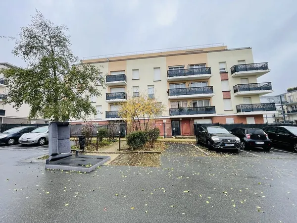 Studio 29m2 avec deux places de stationnement extérieur 