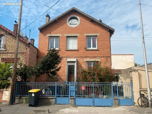 CHAMBRE MEUBLÉE - COLOCATION CALME (3 personnes) - ST-DENIS UNIVERSITÉ 