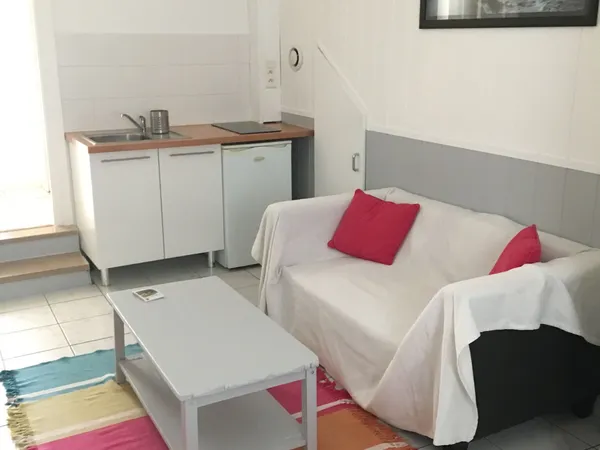 Loue T1 bis meublé en rez de jardin LA ROCHE SUR YON Pentagone 85 