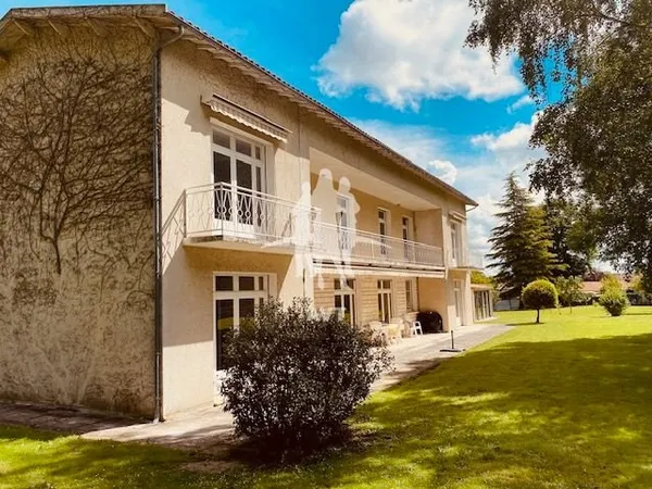 Bien d'exception Sur Roullet Saint Estephe