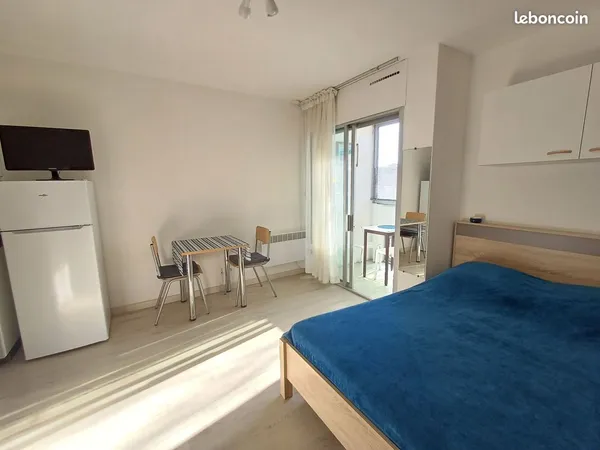Studio 20+3 m² centre, vue parc, clim, près des thermes 