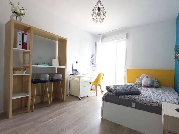 Studio 1 pièce 17 m² 