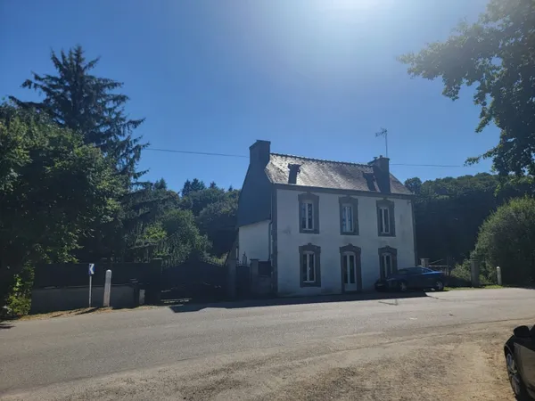 A PROXIMITE de l'étang de CLEGUEREC... 