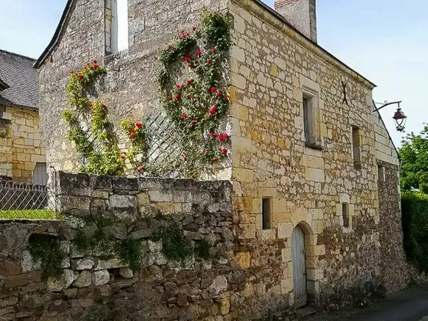 Opportunité Investisseur - Ancienne ferme de caractère avec annexes et bâtiment protégé 