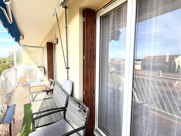APPARTEMENT DE TYPE T3 TERRASSE PLEIN SUD VUE DEGAGEE 