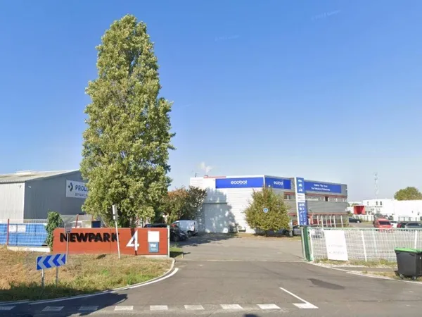 Local d'activité 583 m² 