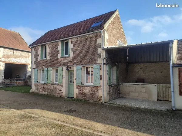 Maison T3 2 chambres 64m² avec jardin et parking dans une cour fermée 