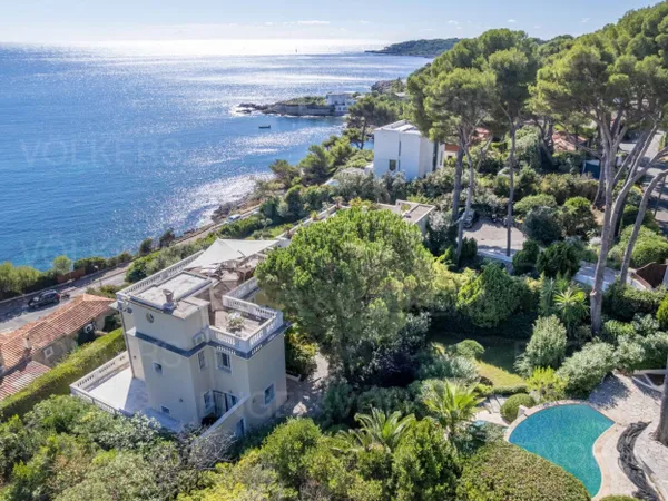 Villa Belle Époque avec Vue Mer Exceptionnelle au Cap d'Antibes 