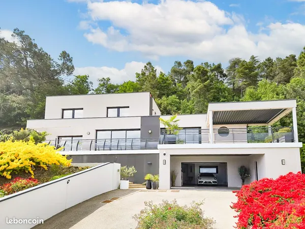 Maison 6 pièces 250 m² 