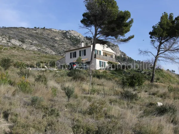 Vente maison Saint Hippolyte Le Graveyron 6 pièces avec superbe 