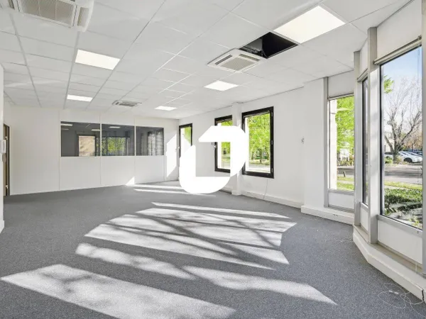 Bureaux 1 pièce 1861 m² 