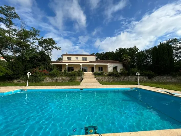 VILLA 7 PIECES 305 m² 