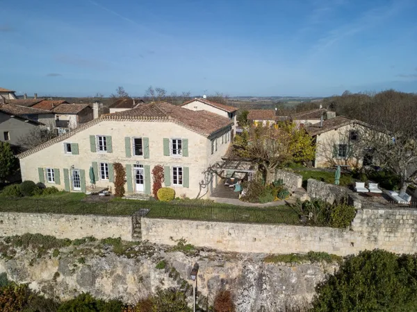 Maison de village 8 pièces 280 m² 