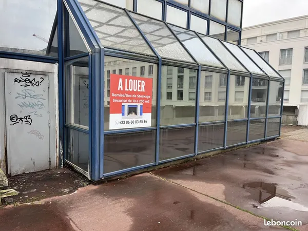 Local 95 m² NOISY LE GRAND 