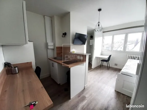 Studio 1 pièce 14 m² 
