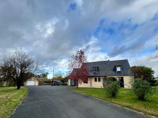 Maison et terrain 8 pièces 185 m² 