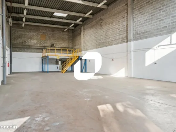 Local d'activité 225 m² 