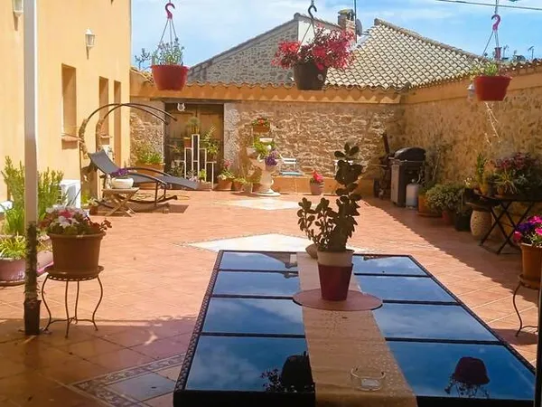 Maison 13 pièces 331 m² 