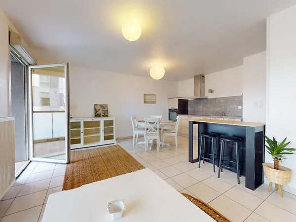 LOCATION T2 MEUBLÉ ANNEMASSE CENTRE AVEC GARAGE. 