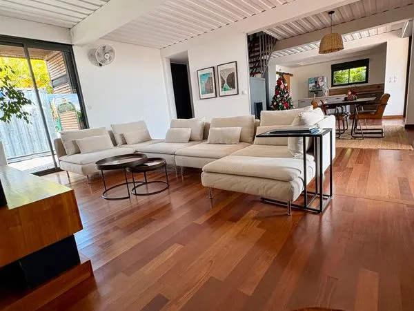 Maison d'architecte contemporaine avec piscine 