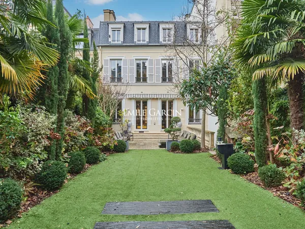 À Vendre - Neuilly Sur Seine - 92200 - Hôtel Particulier - 450m2 - 5 Chambres - Jardin 