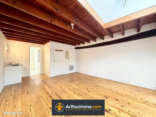 Studio 1 pièce 27 m² 