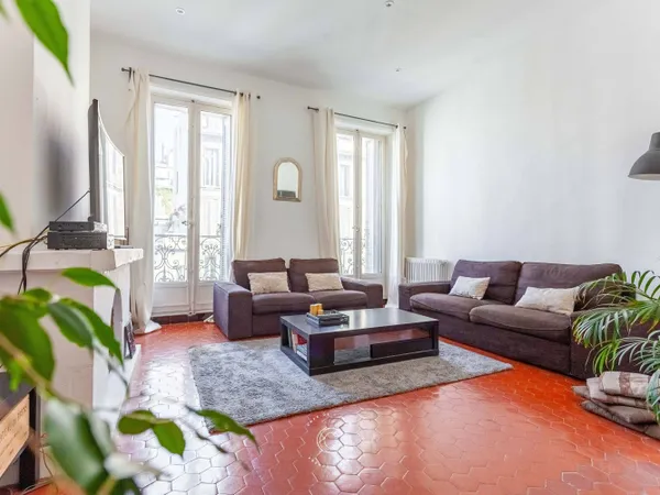 T5 - 108m² - Cours Lieutaud / angle Berlioz 