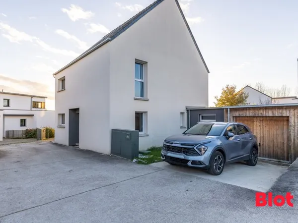 A VENDRE - Maison - Chateaubourg - 7 pièces - 5 chambres - 129 m² 