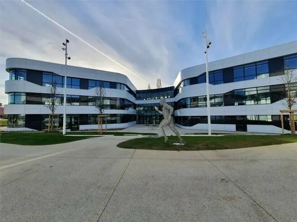 Bureau 2740 m² 