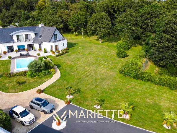 BIANCO, Ensemble immobilier comprenant maison et garages locati 