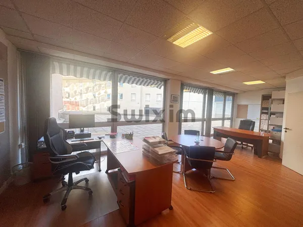 Bureau lumineux avec vitrine XXL sur axe ultra passant -- vis 