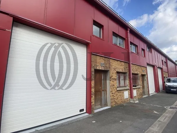 Local industriel 332 m² 