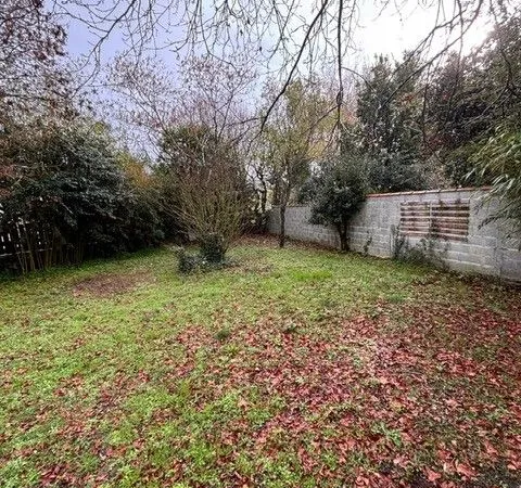 Terrain : 248 m2 