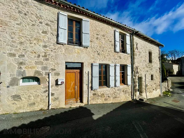 MAISON DE VILLAGE EN PIERRE AVEC TERRASSE 