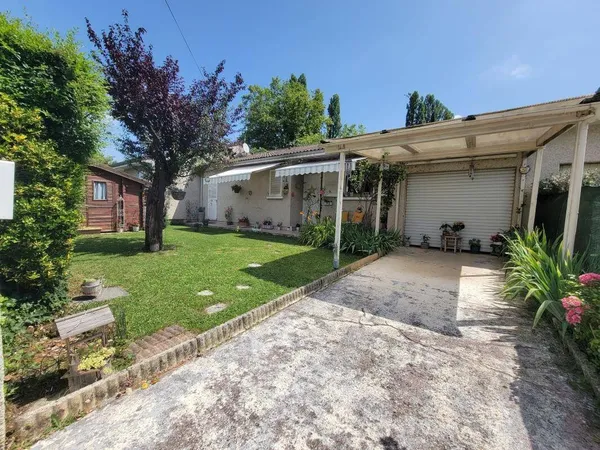 Maison de plain-pied 2 pièces 106 m² 