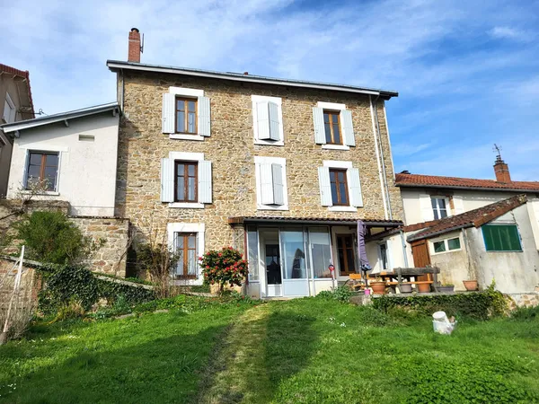 MAISON DE VILLE 4 CHAMBRES AVEC JARDIN 