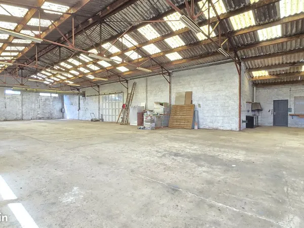 Parking/box 6 pièces 186 m² 