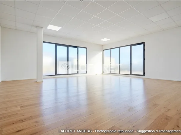 Local commercial ou professionnel d'angle 66 m² - AVRILLE 