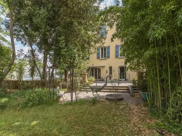 Maison de campagne 32 pièces 956 m² 
