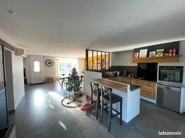 Maison - 6 pièces - 155m2 - Proche bourg 