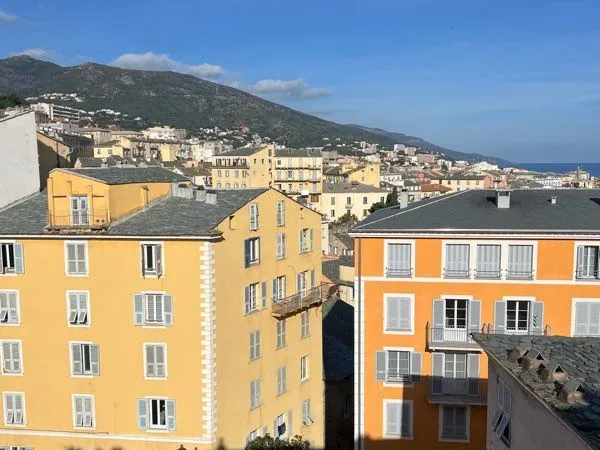 Grand F2 charmant centre Bastia 