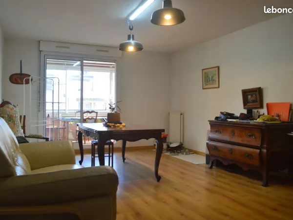 Particulier vends spacieux duplex T5 (135m2) avec loggia, garage & parking 