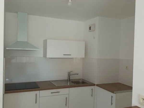 Appartement t2 - 43m2 - parking - proche centre ville 