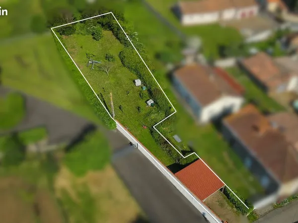 Terrain 700 m² Corpe 
