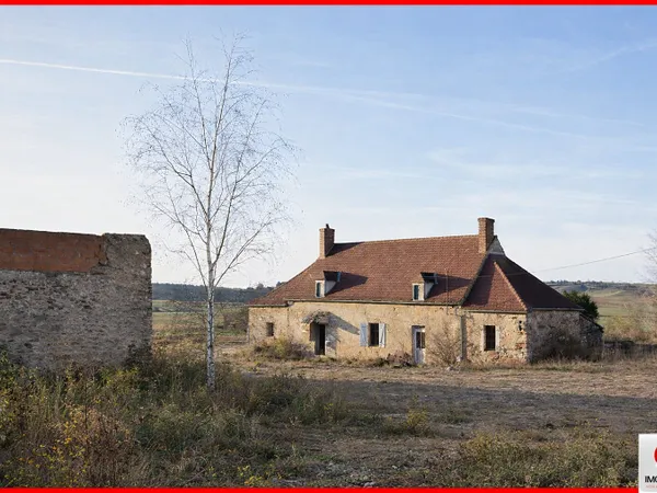 Sur l'axe Lapalisse / Varennes-sur-Allier, ANCIEN CORPS DE FERME : 
