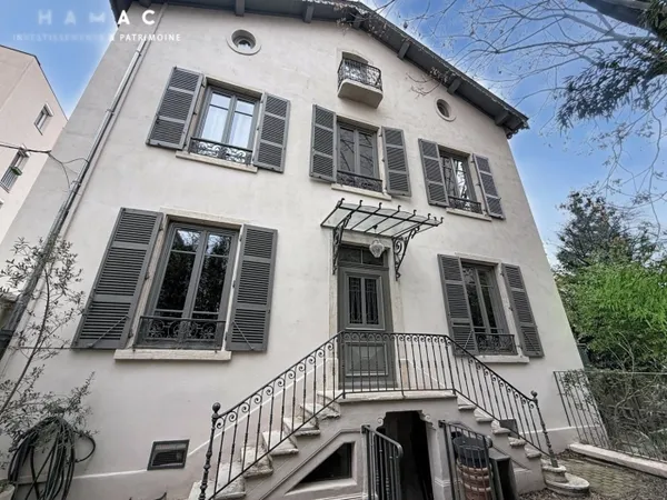 Maison d'exception - 268m² - 4450€ / mois 